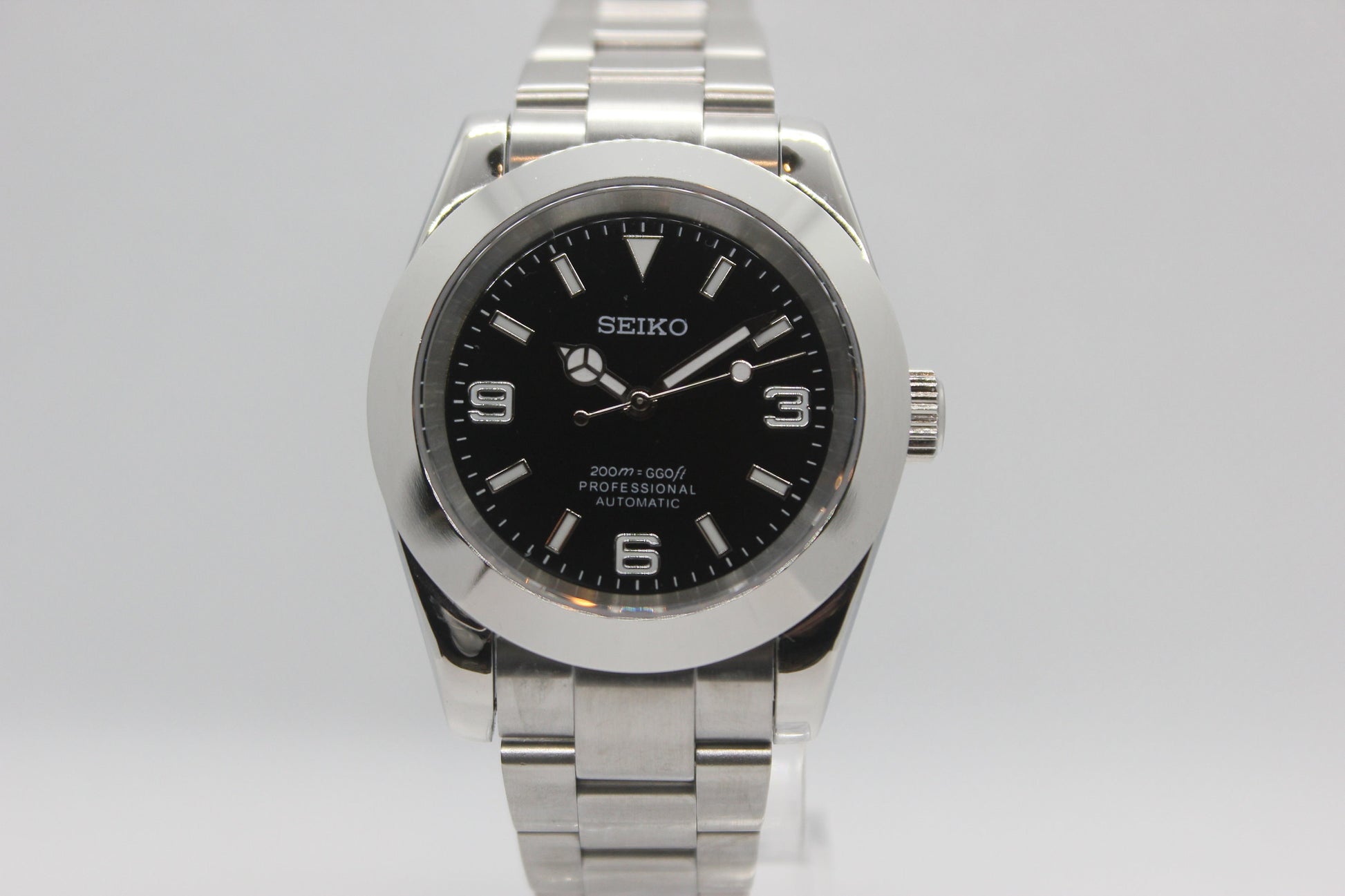 Epic Watches - Custom 39MM Seiko Mod Watch, Explorer style, Black Dial and Smooth Bezel, Sapphire Crystal, Oyster Bracelet