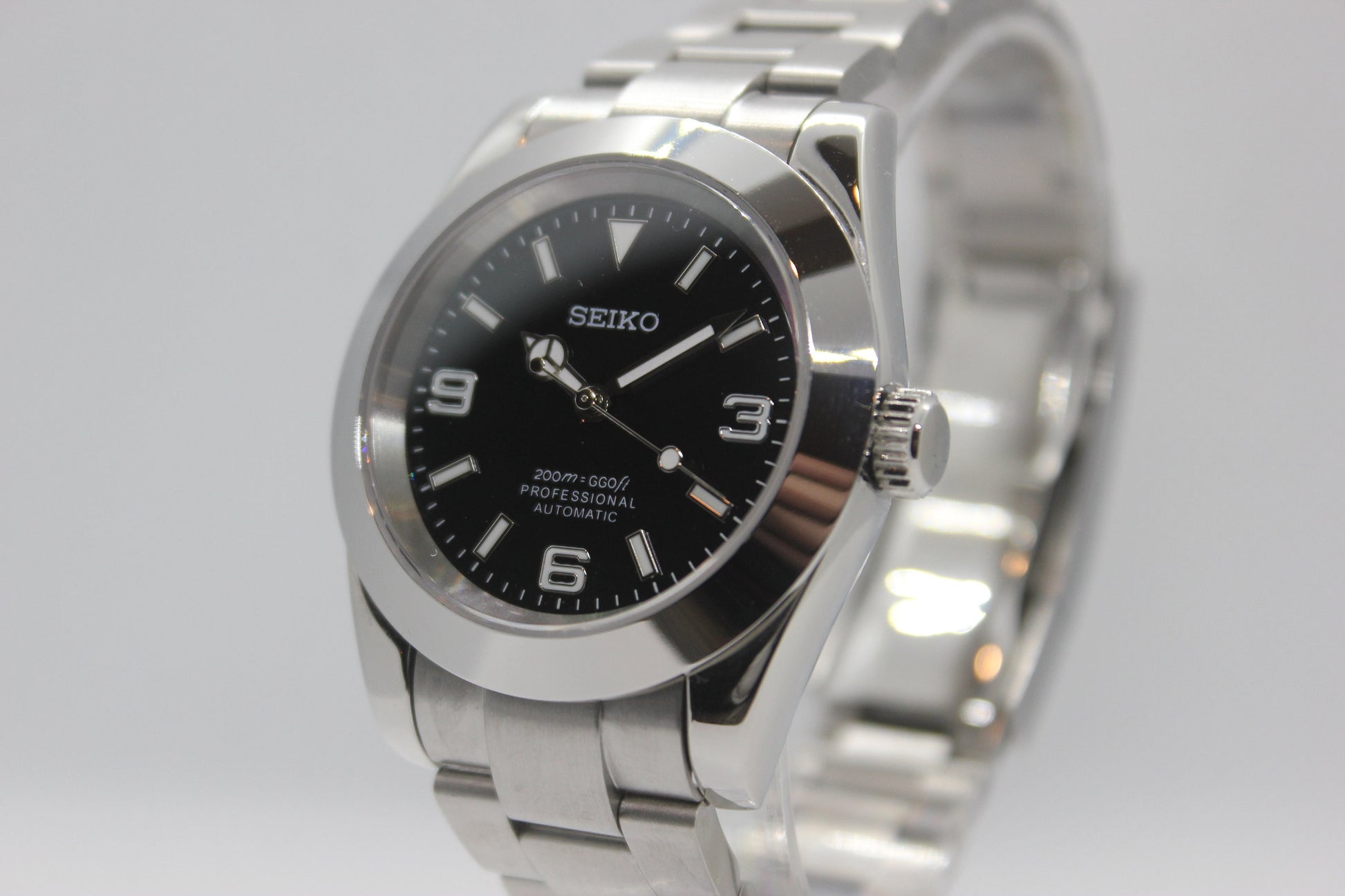 Epic Watches - Custom 39MM Seiko Mod Watch, Explorer style, Black Dial and Smooth Bezel, Sapphire Crystal, Oyster Bracelet