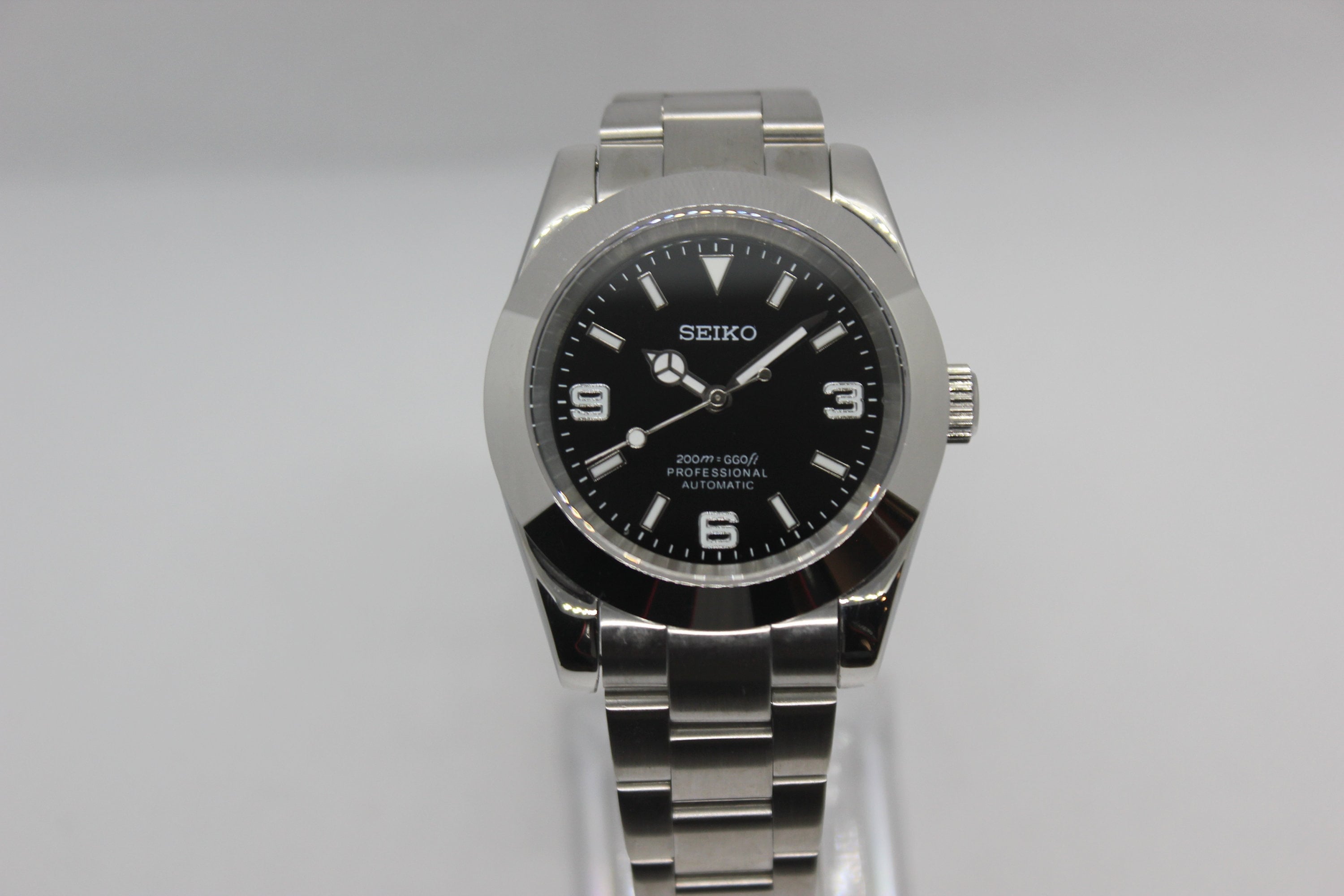 Men's 39MM Seiko Mod Watch, Explorer style, Black Dial and Smooth Bezel,  Sapphire Crystal, Oyster Bracelet