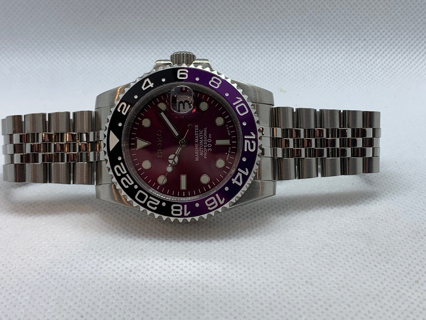 Epic Watches - Custom 40MM Seiko Mod Watch, GMT style, Purple Sunburst Dial with Purple and Black Bezel, Sapphire Crystal, Jubilee Bracelet